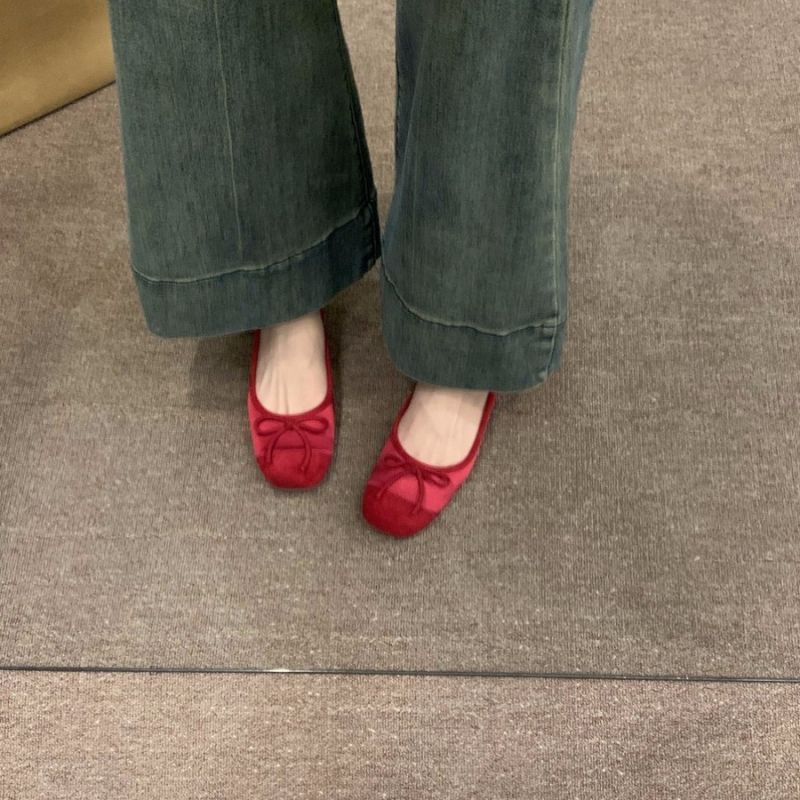 Women's British Style Round Toe Flat Slip-On Shoes with Bow